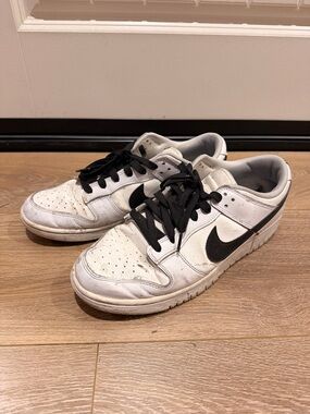 Nike White and Black Low-Top Sneakers